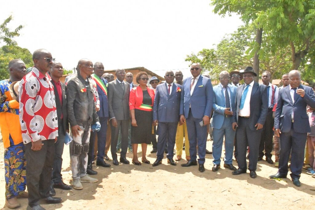 CONGO/EDUCATION: L’ASSOCIATION BANA BOUANSA DOTE L’ÉCOLE DE LE BRIZ D’UN  NOUVEAU BÂTIMENT