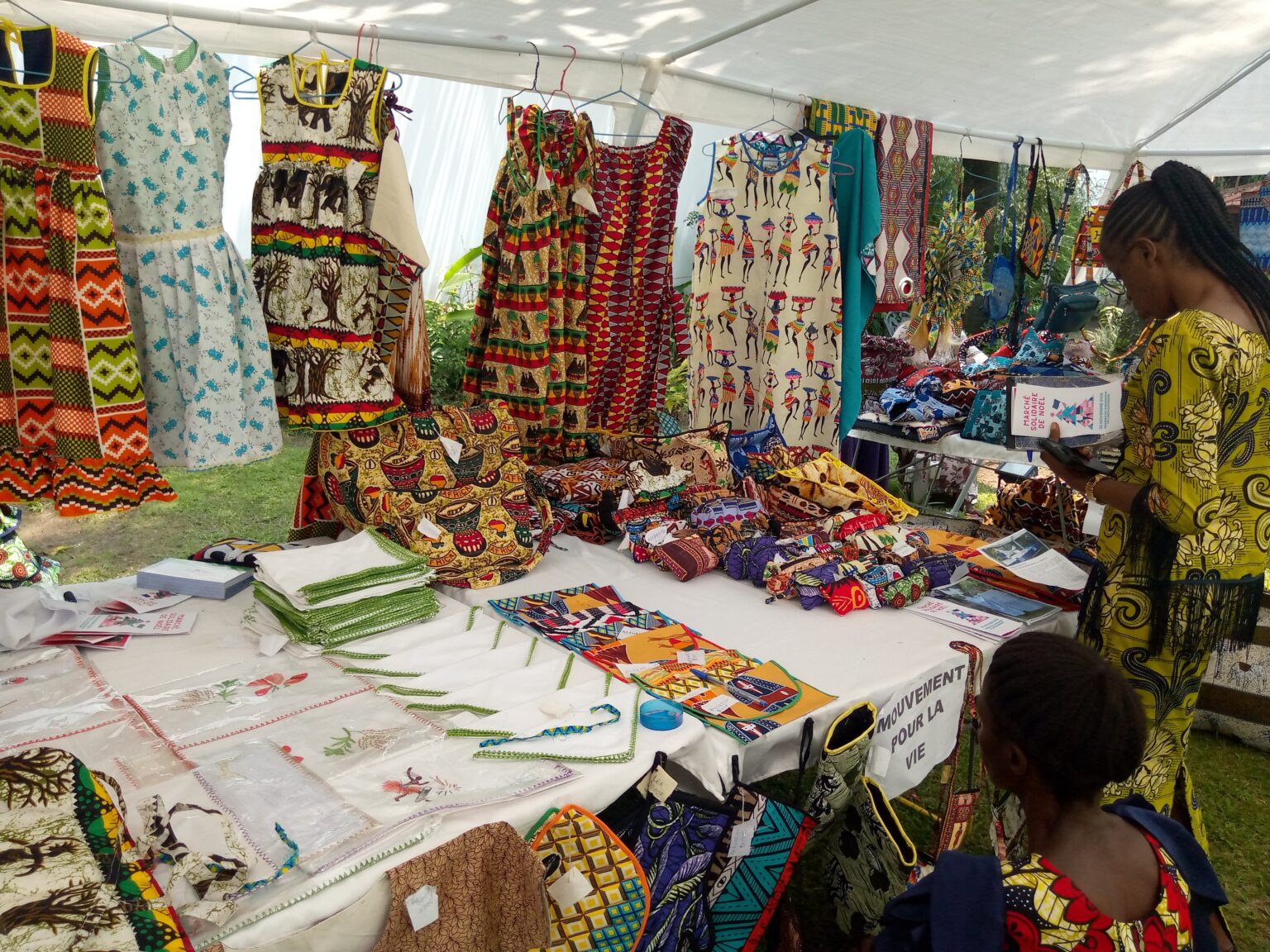 CONGO BZV : PRODUITS DIVERS D’ARTISANS, ET ASSOCIATIONS CARITATIVES MIS EN LUMIERE AU MARCHE SOLIDAIRE DE NOËL