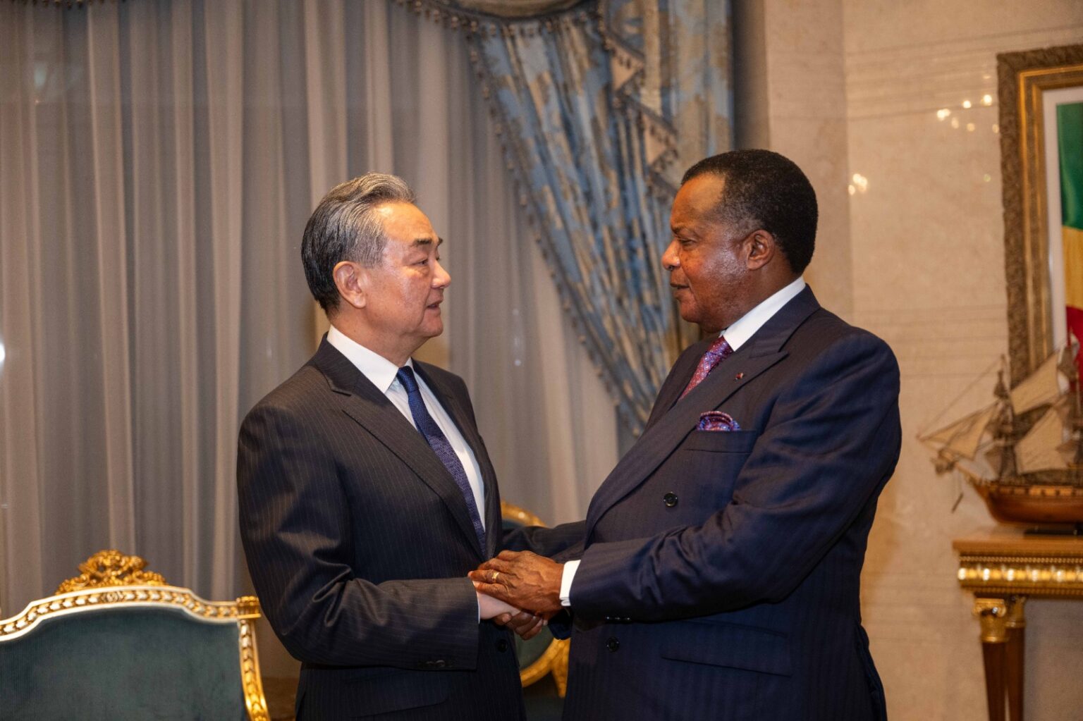 WANG YI: PROMOUVOIR LE FOCAC DÉJÀ EXEMPLAIRE POUR ORIENTER LA COOPÉRATION INTERNATIONALE AVEC L’AFRIQUE