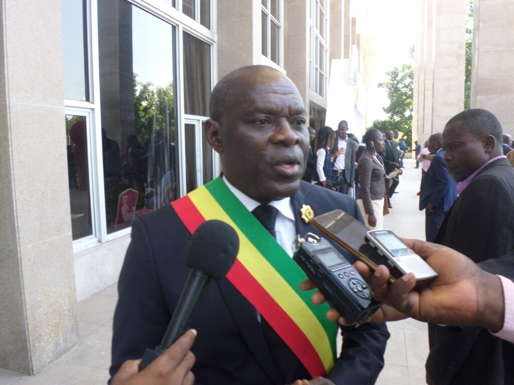 CONGO/ASSEMBLÉE NATIONALE : ALAIN PASCAL LEYINDA SUCCÈDE À JOSEPH KIGNOUMBI KIA MBOUNGOU
