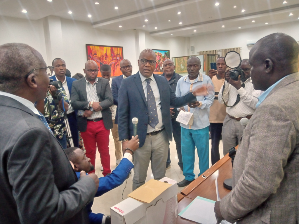 CONGO BZV/REGLEMENT CRISE FECOFOOT : LE MINISTERE DES SPORTS VOLONTARISTE  REMET LES CLES DES LOCAUX AU COMITE EXECUTIF