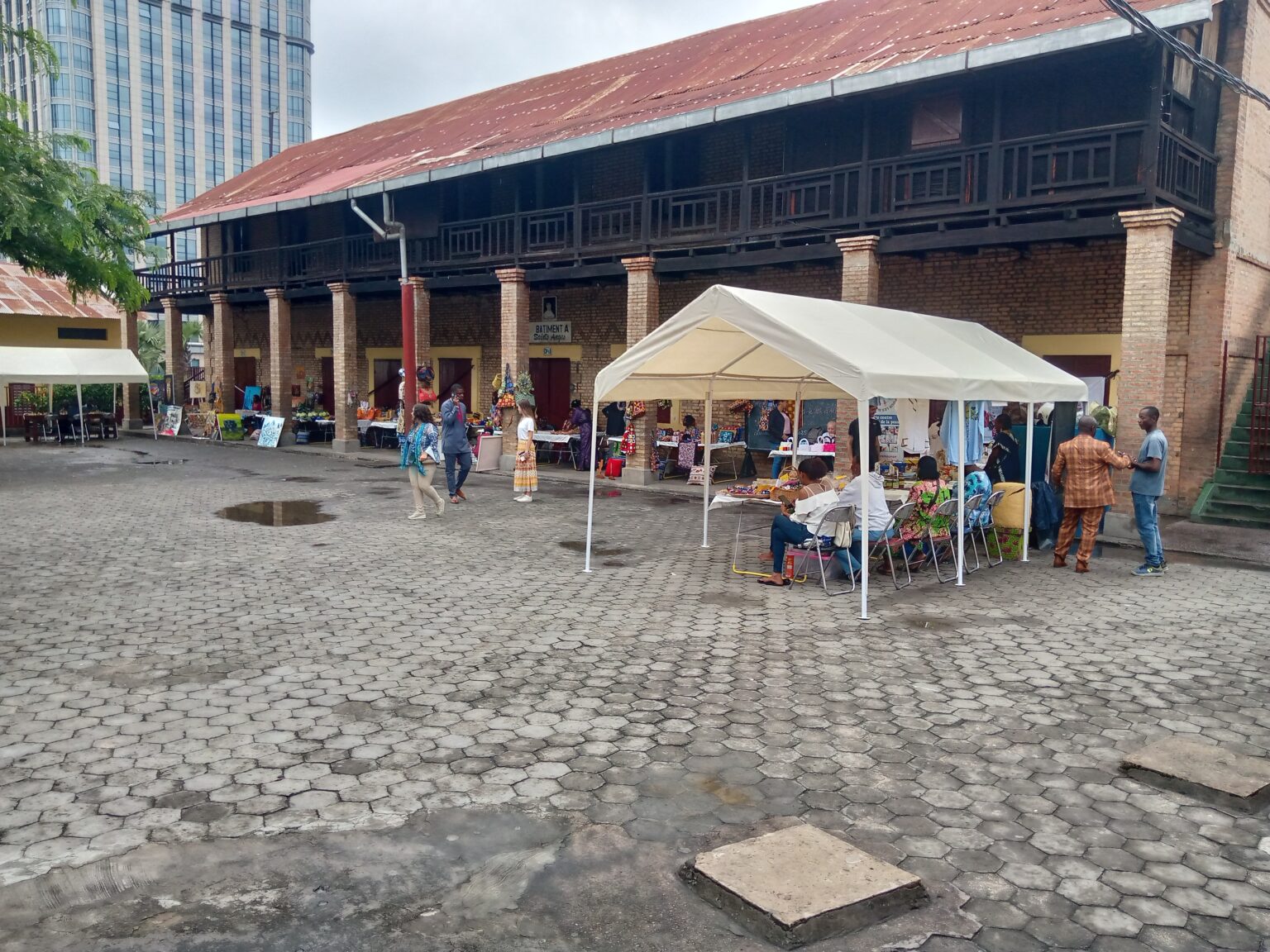 CONGO BZV : L’ACCOMPAGNEMENT DES ENTREPRENEURS EN SITUATION DE VULNERABILITE MAINTENU GRACE AU MARCHE SOLIDAIRE DE PAQUES. CONGO BZV : L’ACCOMPAGNEMENT DES ENTREPRENEURS EN SITUATION DE VULNERABILITE MAINTENU GRACE AU MARCHE SOLIDAIRE DE PAQUES.
