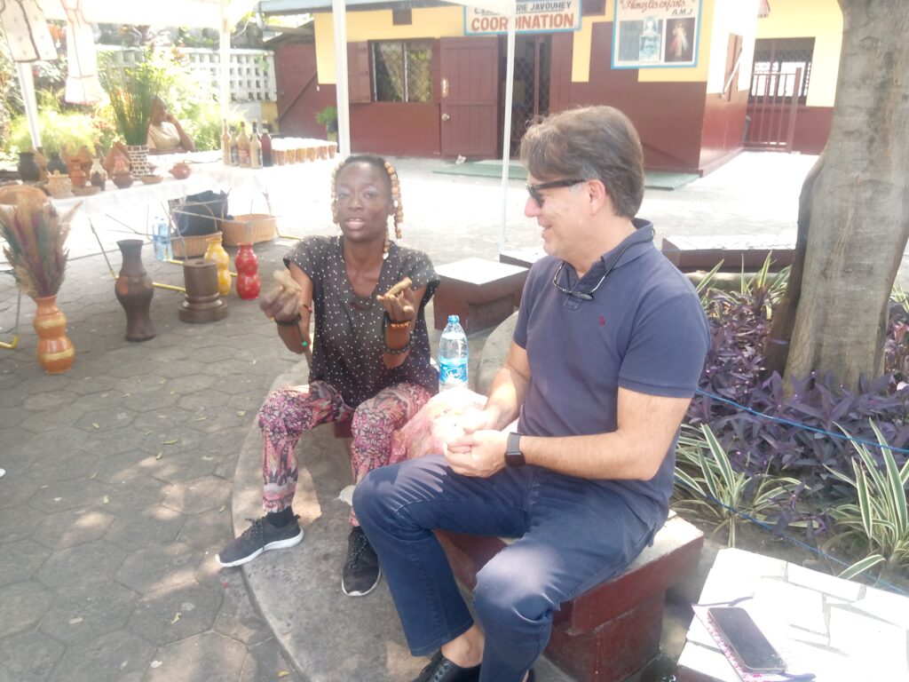 CONGO BZV : LE MARCHE SOLIDAIRE POUR ENTREPREUNEURS ET ARTISANS ET PERSONNES VULNERABLES SE CONSOLIDE JOUR APRES JOUR CONGO BZV : LE MARCHE SOLIDAIRE POUR ENTREPREUNEURS ET ARTISANS ET PERSONNES VULNERABLES SE CONSOLIDE JOUR APRES JOUR