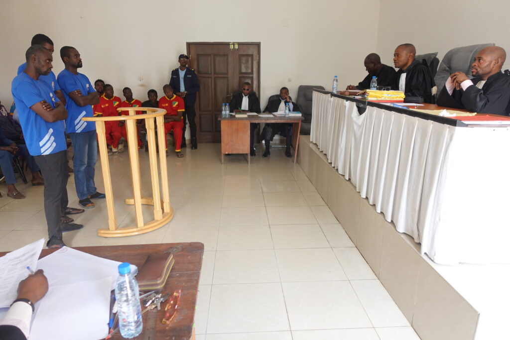 TROIS GRANDS BRACONNIERS ECOPENT DES LOURDES PEINES D’EMPRISONNEMENT FERME A DJAMBALA TROIS GRANDS BRACONNIERS ECOPENT DES LOURDES PEINES D’EMPRISONNEMENT FERME A DJAMBALA
