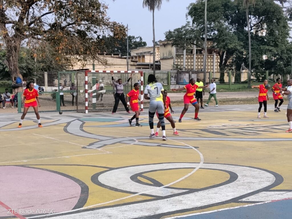 CONGO BZV / HANDBALL : DES VICTOIRES AVEC GRANDS ECARTS A LA QUATORZIEME JOURNEE DU GALA DE HANDBALL DE L’INEBRANLABLE DYNAMIQUE CONGO BZV / HANDBALL : DES VICTOIRES AVEC GRANDS ECARTS A LA QUATORZIEME JOURNEE DU GALA DE HANDBALL DE L’INEBRANLABLE DYNAMIQUE