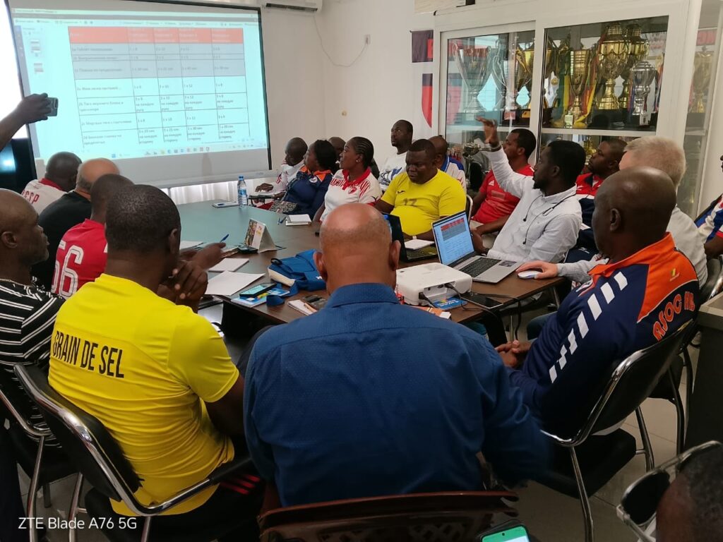 CONGO BZV/ HANDBALL : UN STAGE POUR LES ENTRAINEURS DES CLUBS DE LA DYNAMIQUE ANIME PAR UN EXEPRT RUSSE
